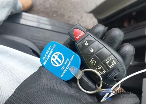 2012 Chrysler Town & Country Touring z USA, uszkodzony, nr VIN 2C4RC1BG0CR389926